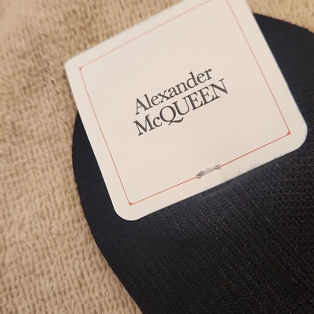 Alexander McQueen Black and White Logo Low-Cut Socks - Picture 3 of 3